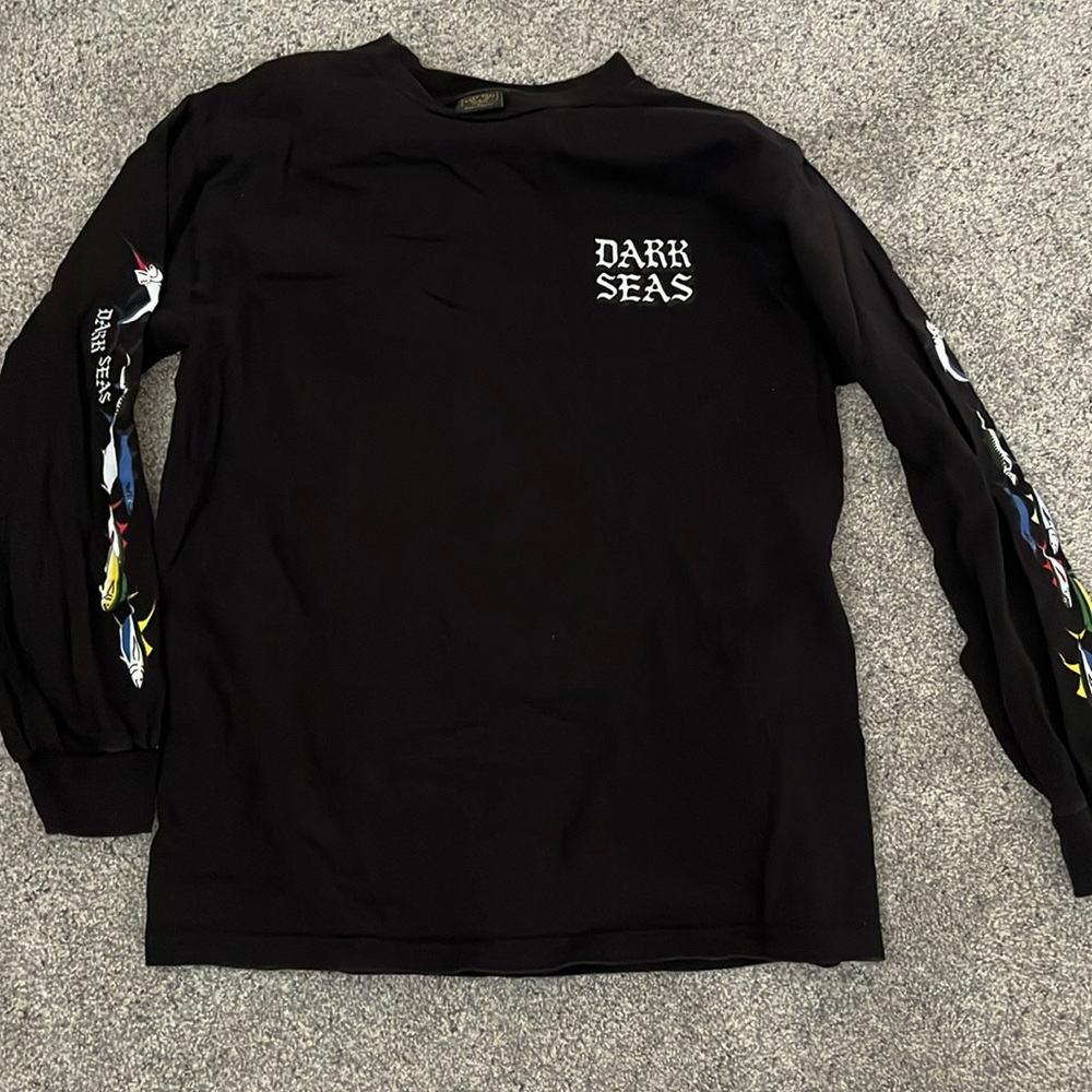 Medium black dark seas T shirt